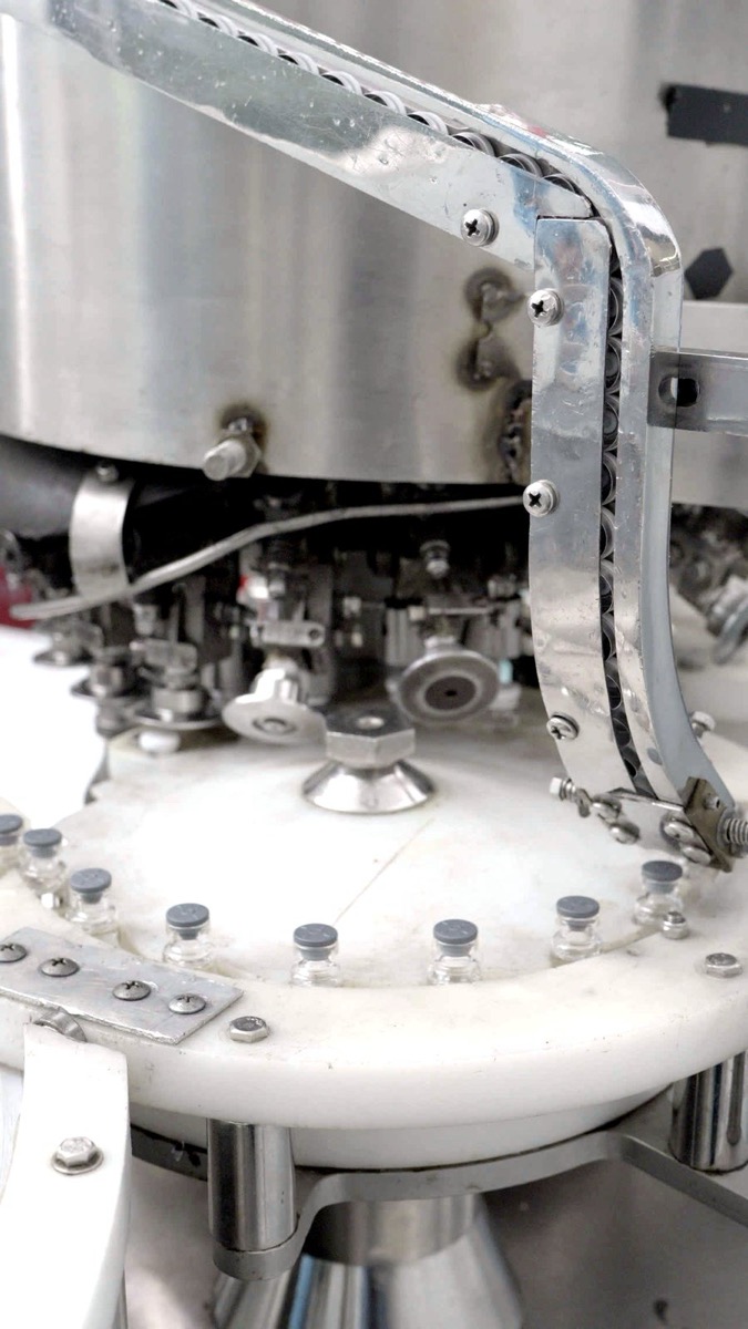 Capping station heads on a vial filling line